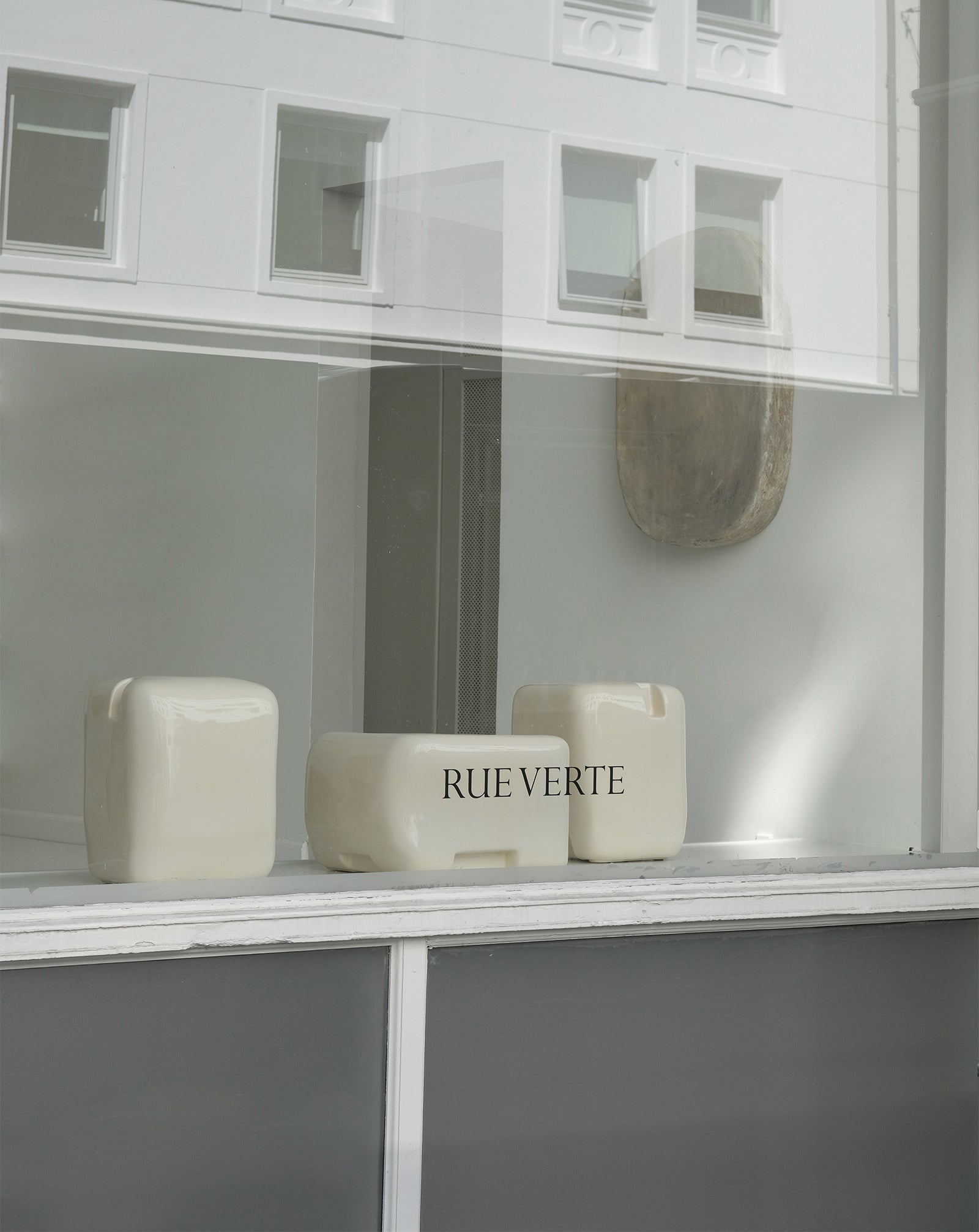 RUE VERTE - White Room