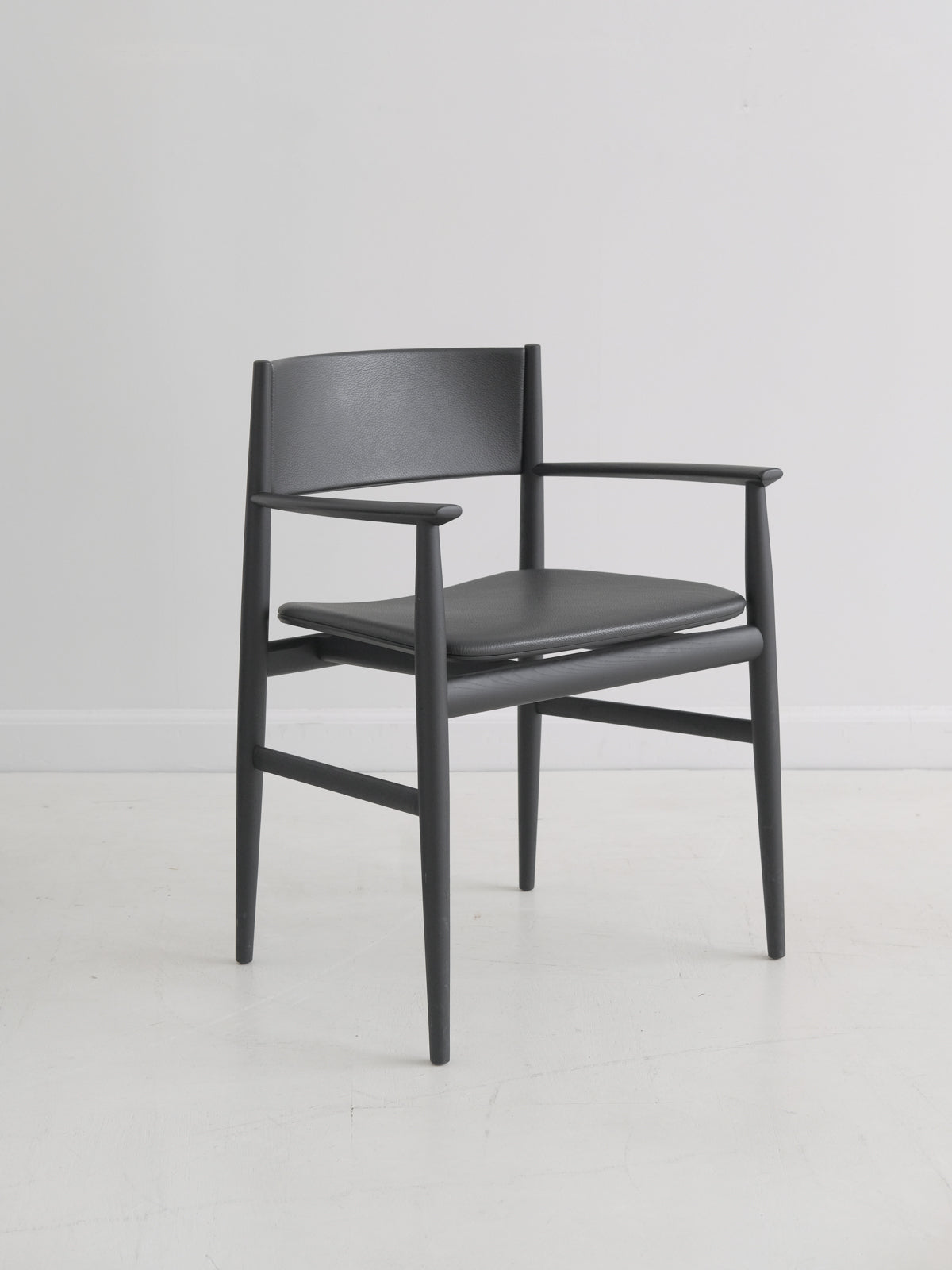 Neve Armchair