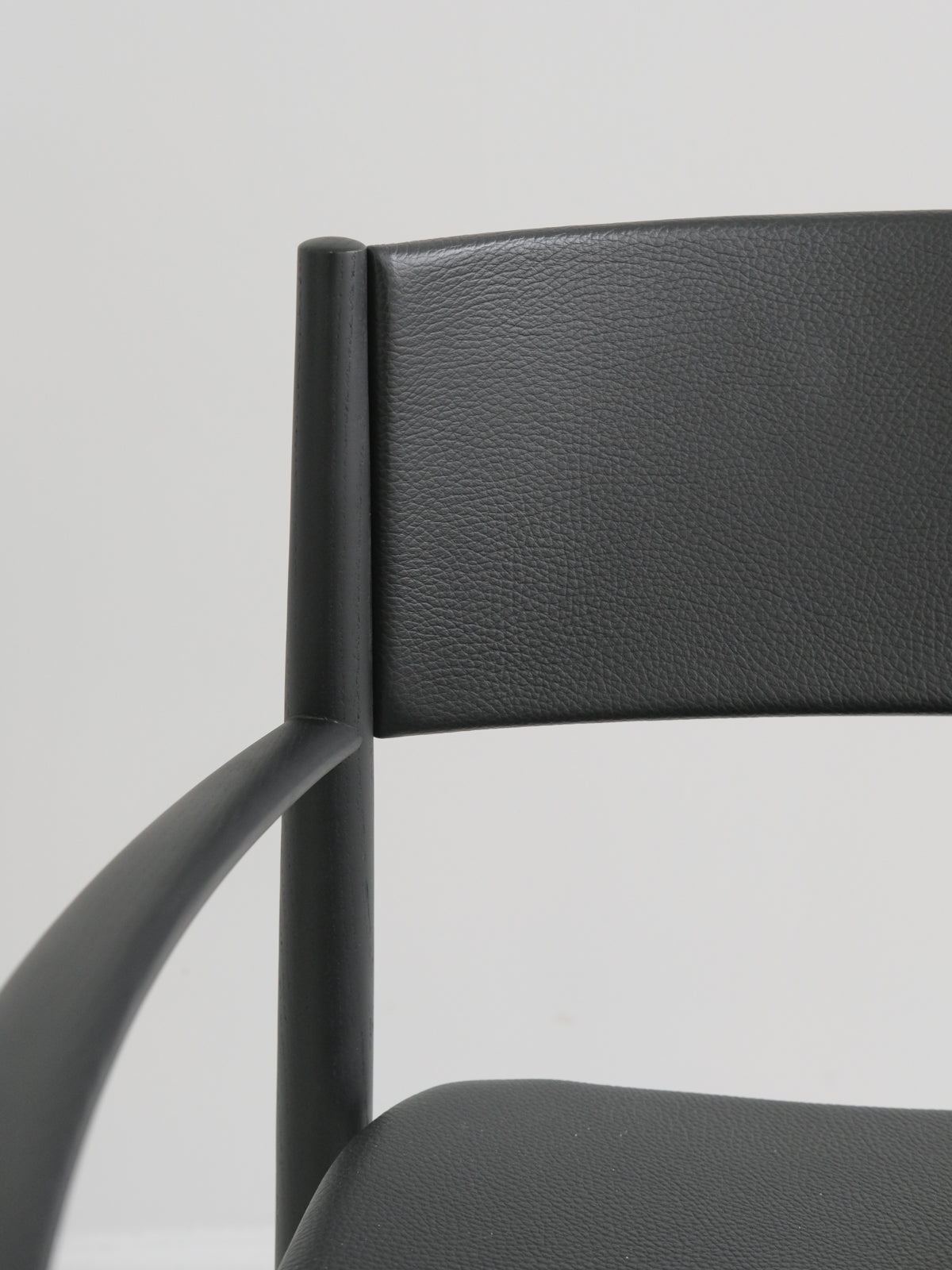 Neve Armchair