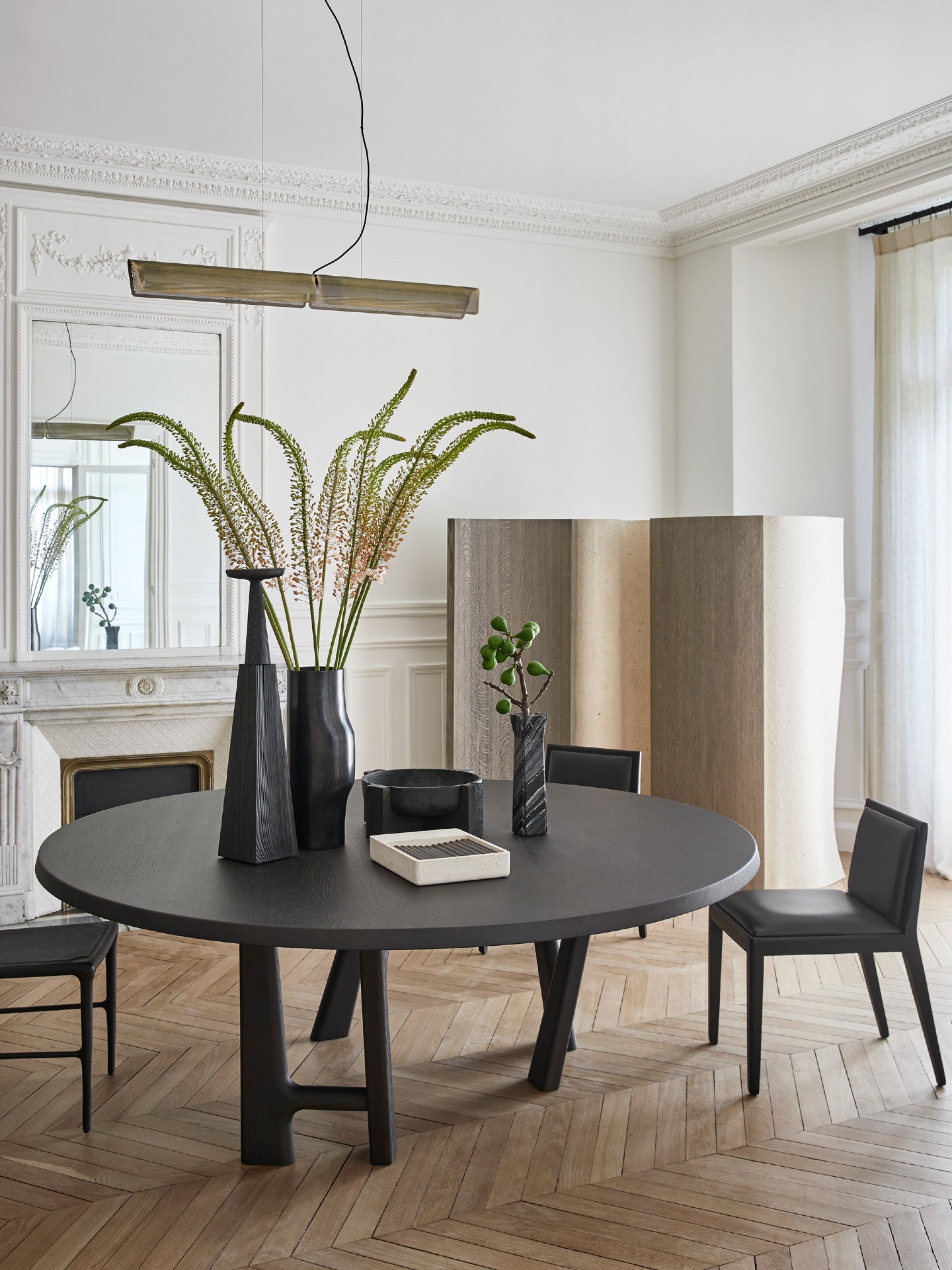 Ybu Dining Table